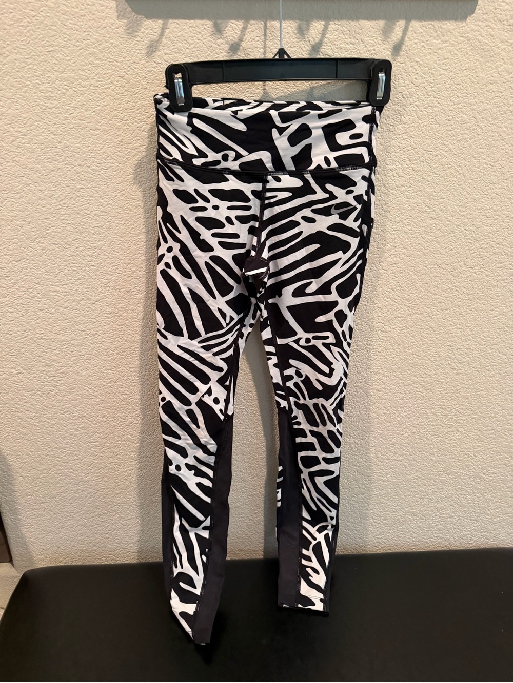 Nike Black & White Abstract Print Leggings